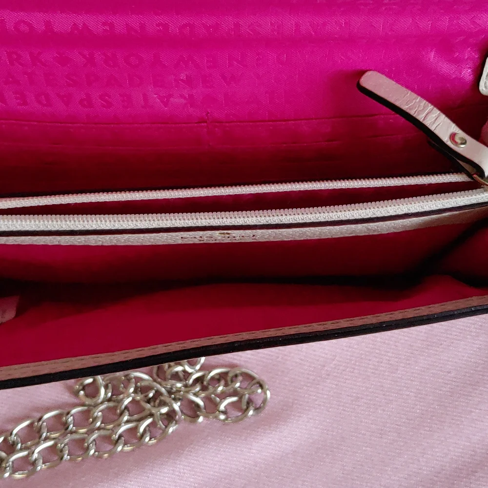 🎉Host Pick🎉Kate Spade Leather Mini Crossbody / Wallet - Picture 4 of 7
